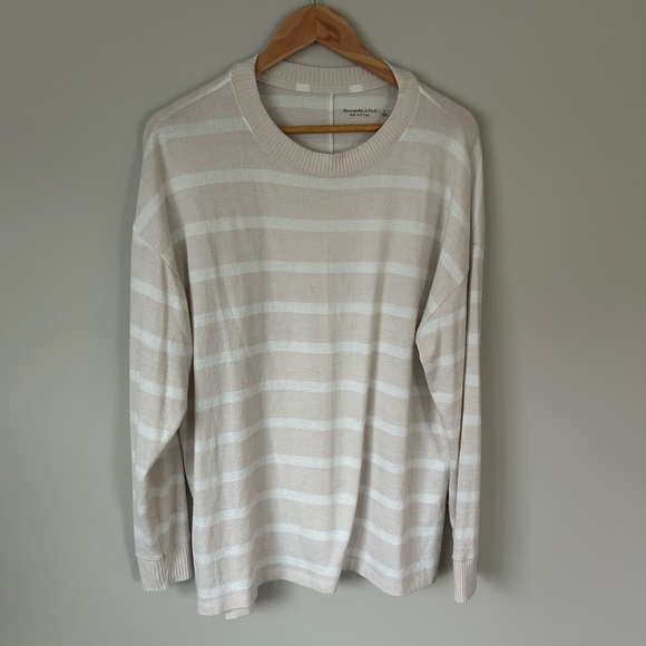 Abercrombie & Fitch Sweaters - Abercrombie lightweight boyfriend sweater